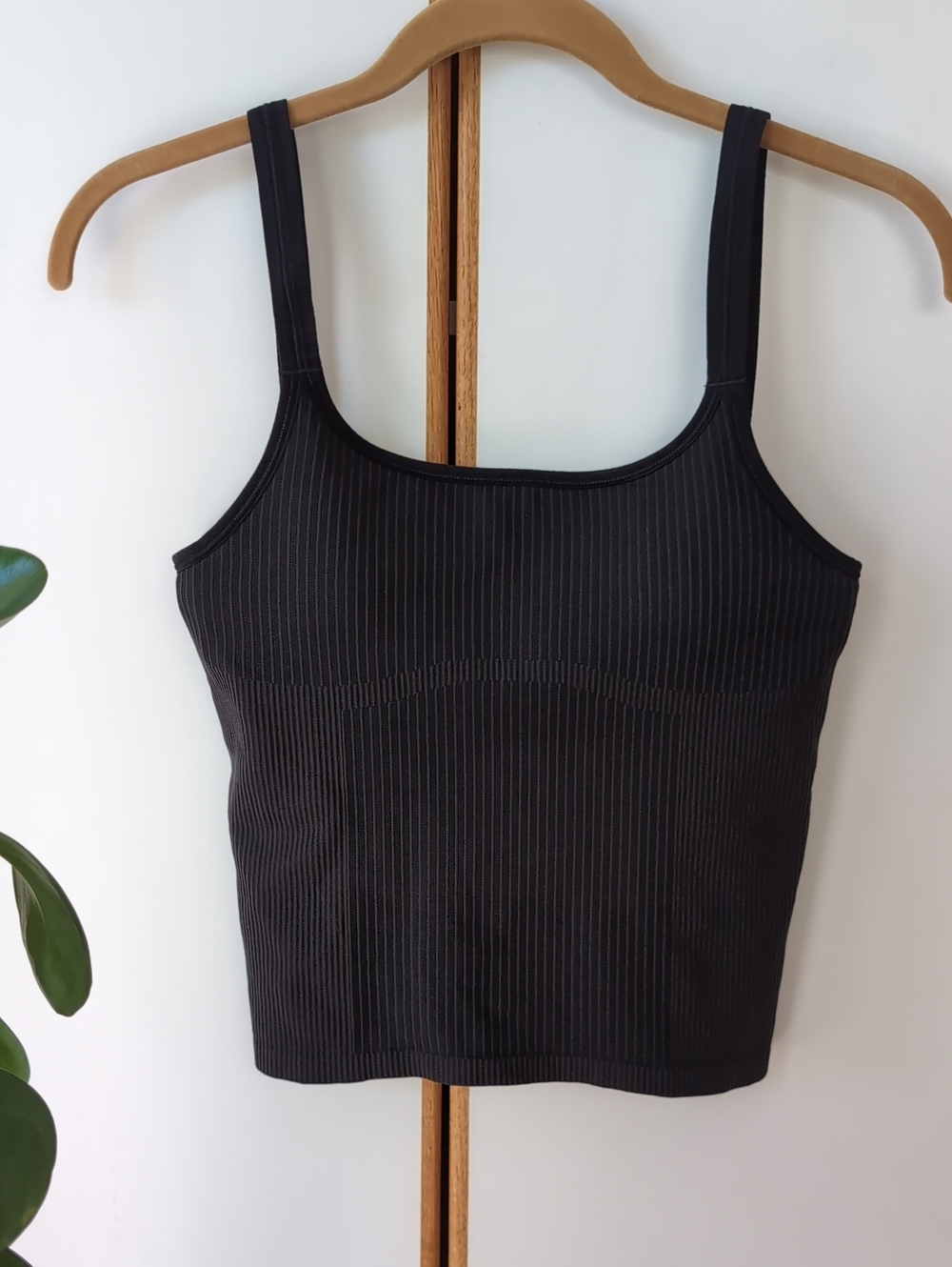 Lululemon Ebb to Street Scoop Neck Cropped Tank Top 6 Light Support B/C Cup